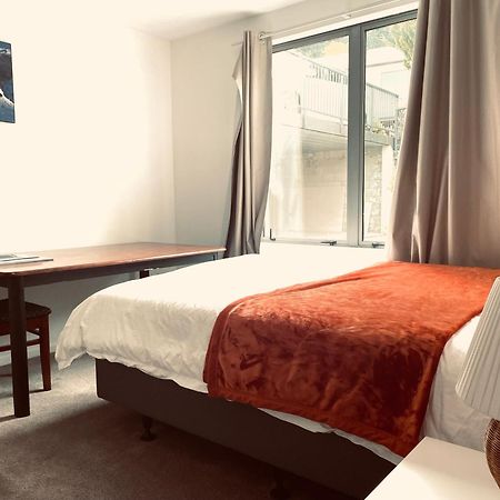 Ming'S Lakeside Goldleaf Suites Queenstown Exterior photo