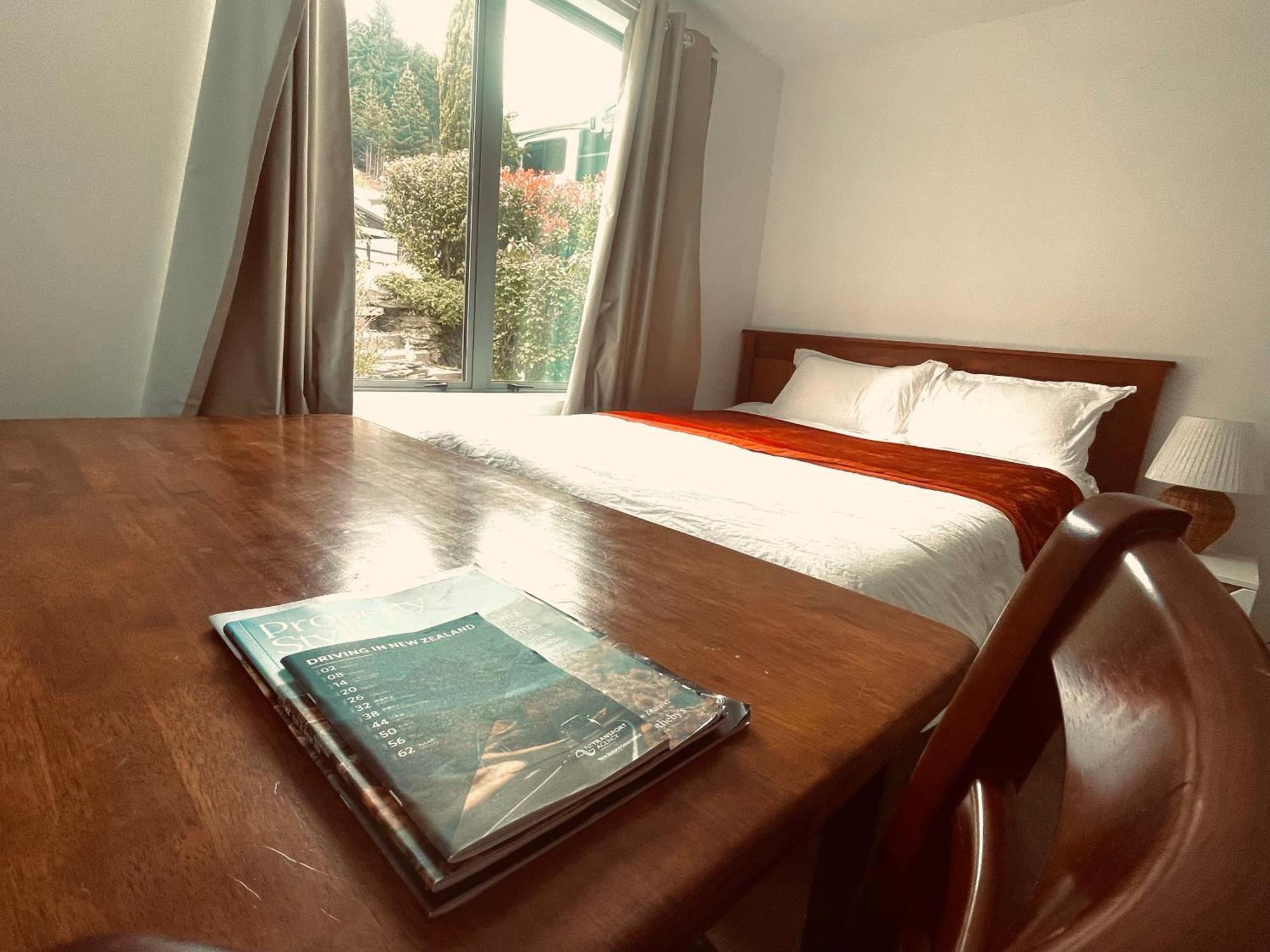 Ming'S Lakeside Goldleaf Suites Queenstown Exterior photo