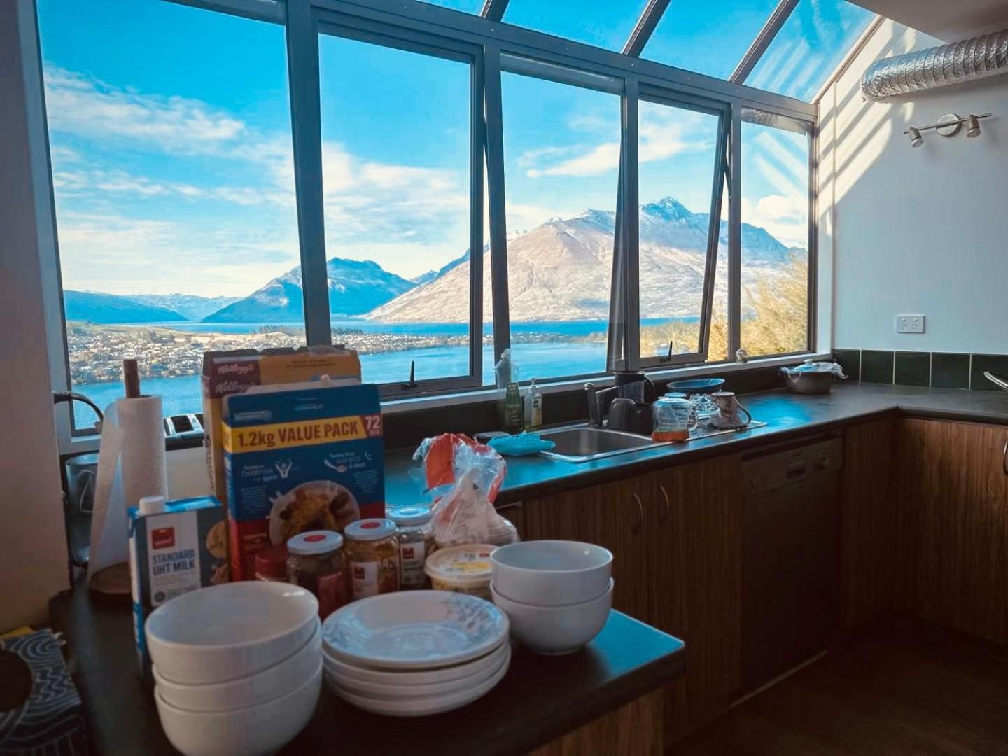 Ming'S Lakeside Goldleaf Suites Queenstown Exterior photo