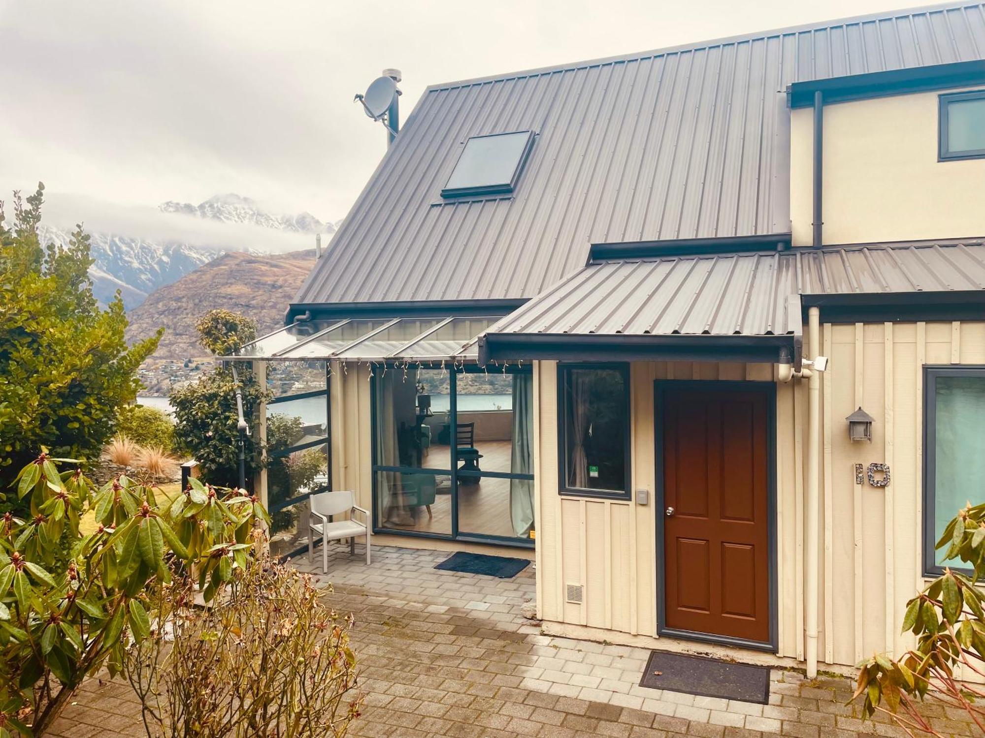 Ming'S Lakeside Goldleaf Suites Queenstown Exterior photo